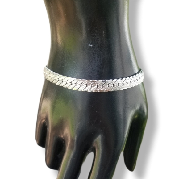 MONET 1960s SILVERPLATED HERRINGBONE CHAIN BRACELET - Picture 1 of 8